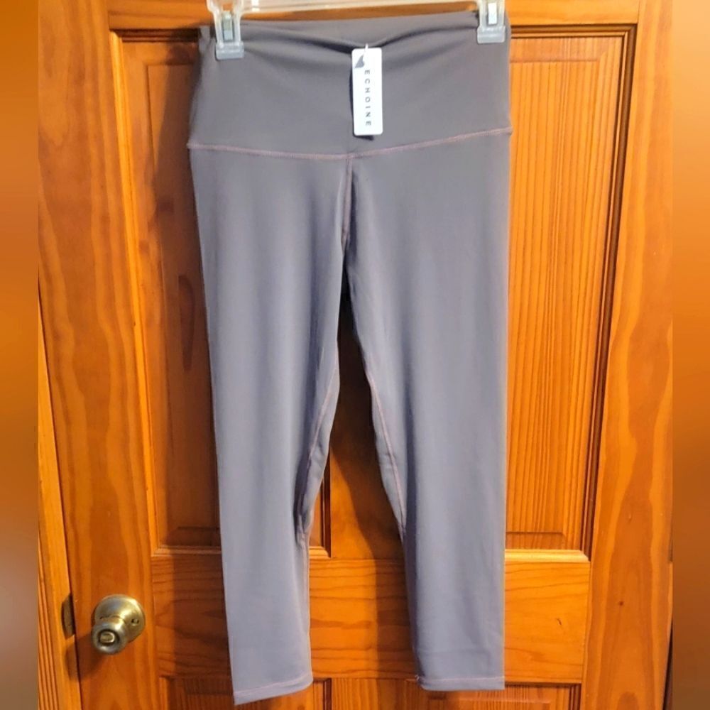 Women's NWTS Cropped Grey Leggings